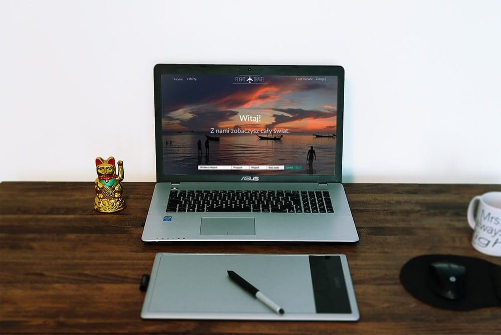 Free Laptop mockup PSD