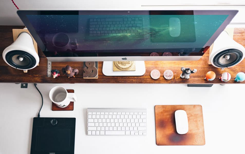 Photorealistic iMac MockUp Scene