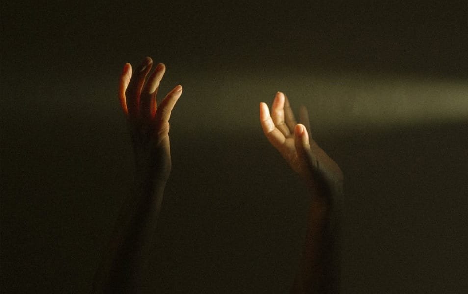 50+ Collection of Excellent Dark Wallpapers 5 Persons Raising Hands