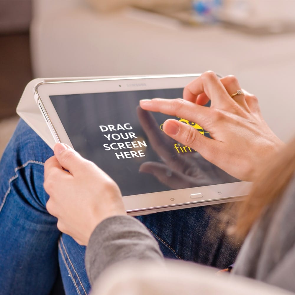 Drag Your Screen on Samsung Galaxy Tab Mockup PSD 1 Drag Your Screen on Samsung Galaxy Tab Mockup PSD