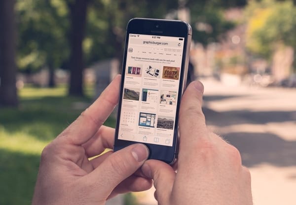 iPhone 5S Street MockUp