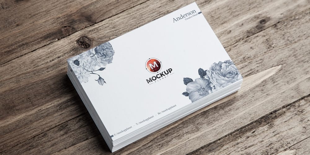 Free Business Cards on Wooden Background Mockup PSD