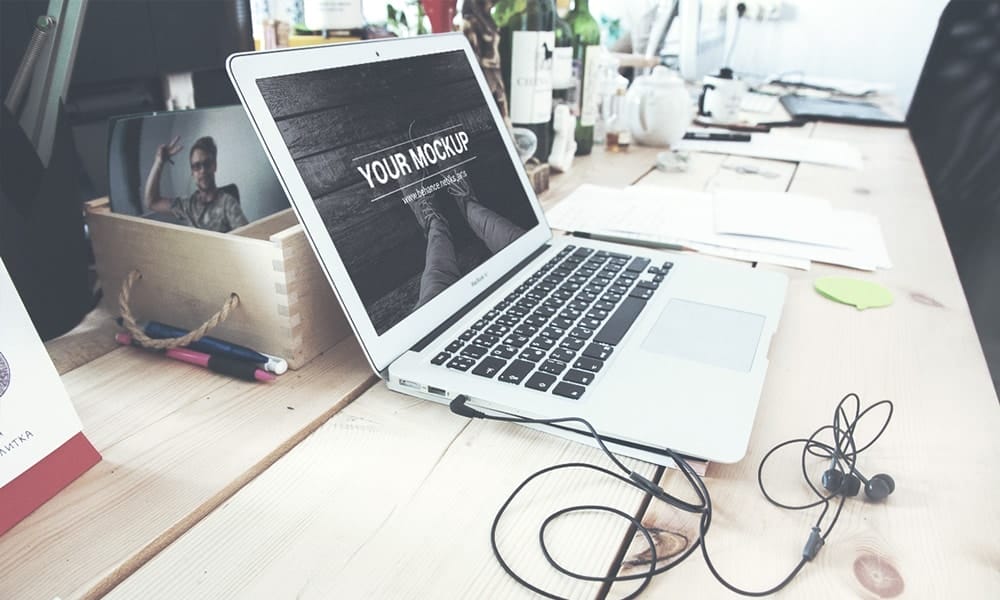 Free MacBook Air 13 Mockup PSD