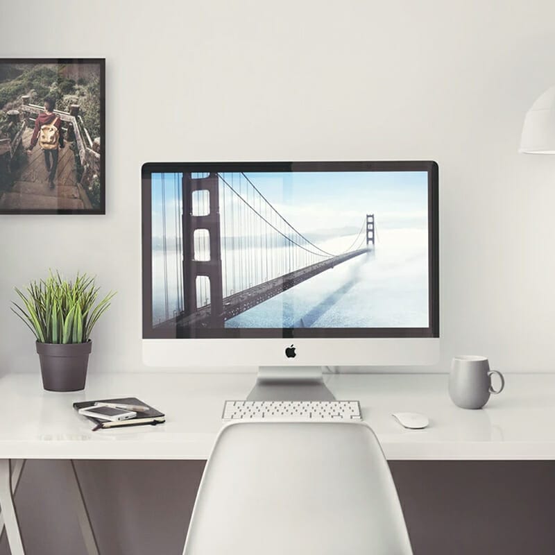 Free iMac 5k Retina 27-Inch Home Office Mockup