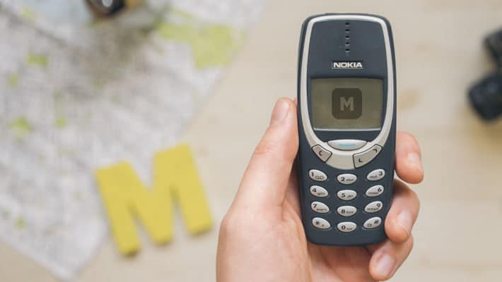 Nokia 3310 Hold by One Hand