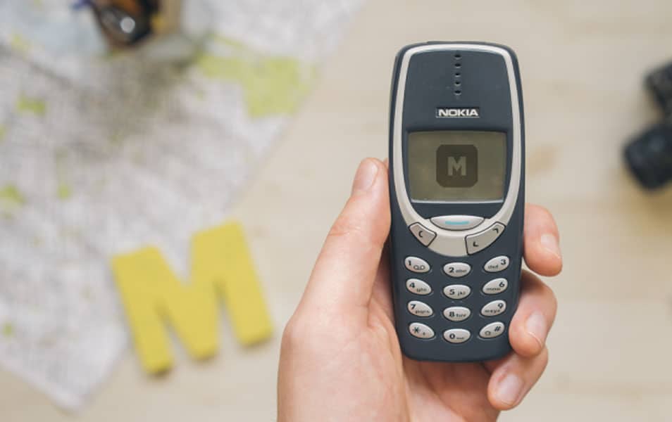 Nokia 3310 Hold by One Hand