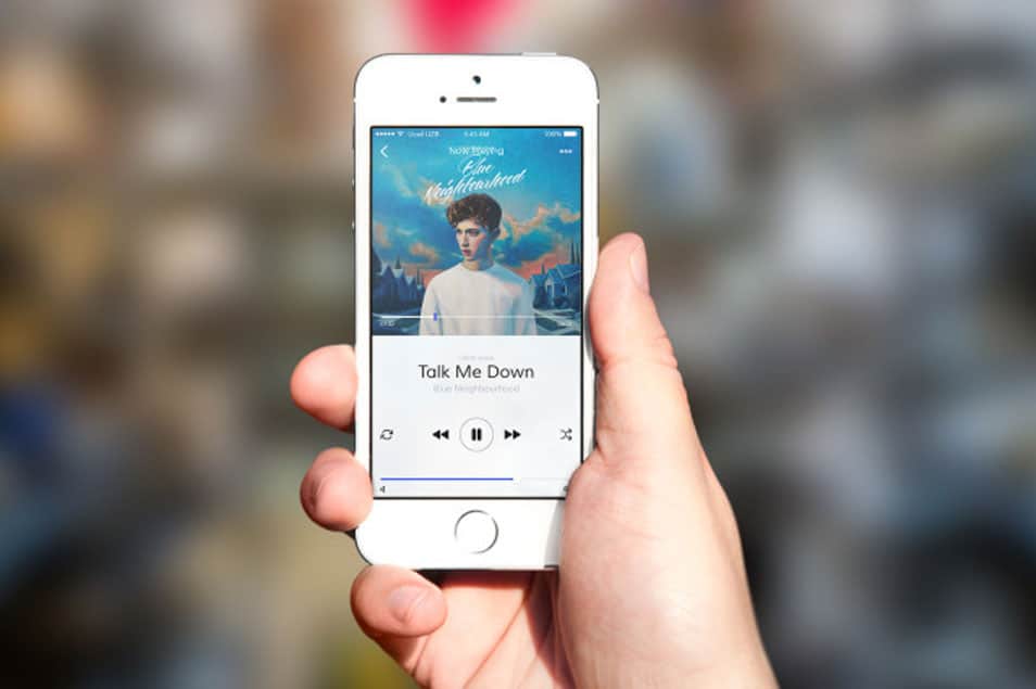 Studio Shot of iPhone SE