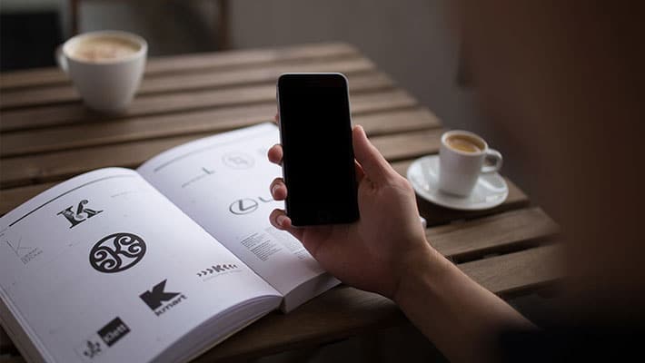 12 iPhone 6 Photo MockUps