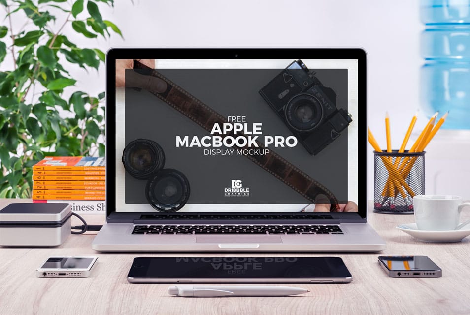 Free Apple MacBook Pro Display Mock-up PSD
