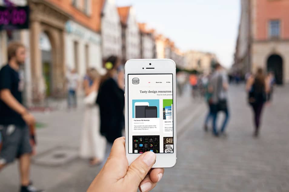 iPhone 5 Urban Photo MockUp