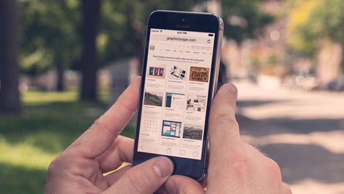 iPhone 5S Street MockUp