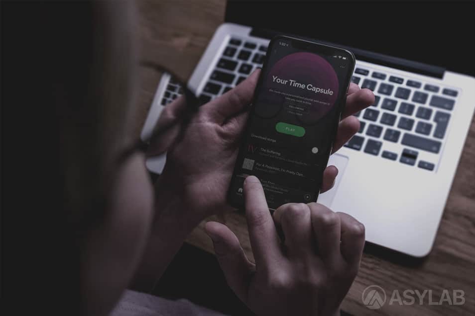 iPhone X in hand Mockup PSD