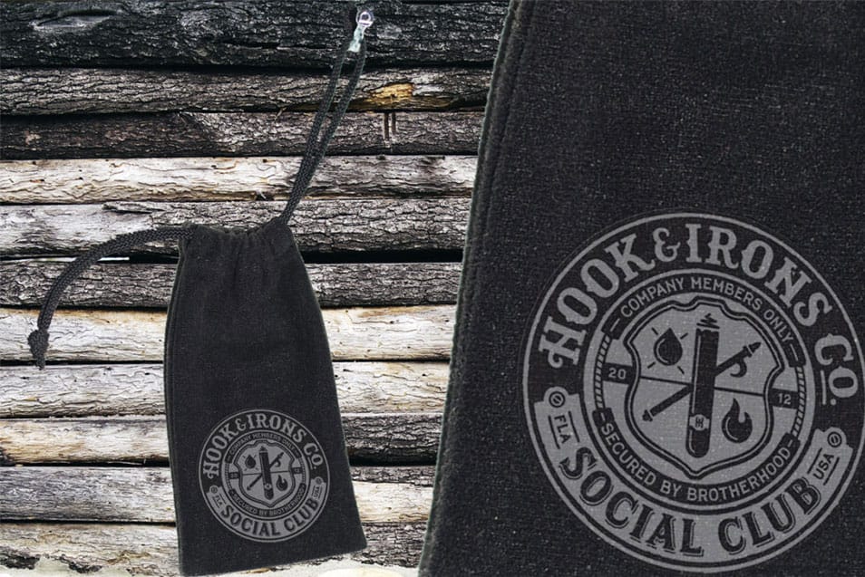 Free Pouch Vintage Logo Mockup PSD