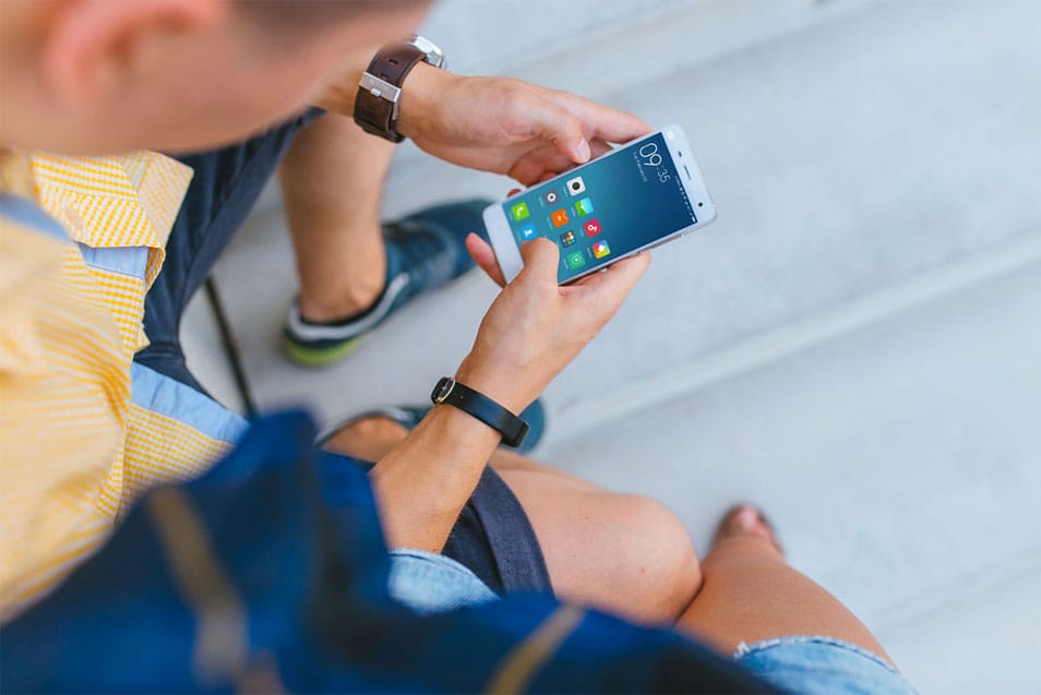 Man holding Xiaomi Mi5 in his hands