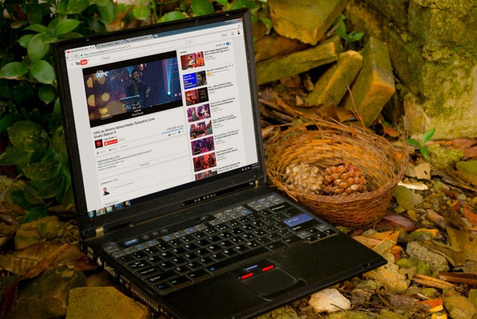 Free Laptop Website Mockup PSD Vintage