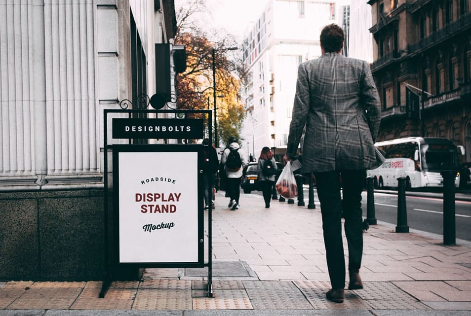 Free Outdoor Roadside Display Stand Mockup PSD