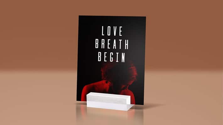 Free Glass Stand Display Quote Mockup PSD