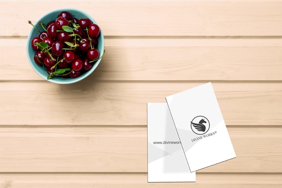 Free Business Card On Table Mockup PSD