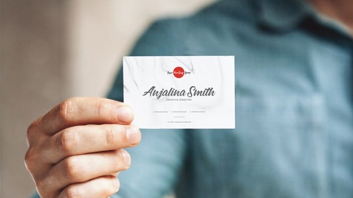 Free Man Holding in Hand Business Card Mockup PSD