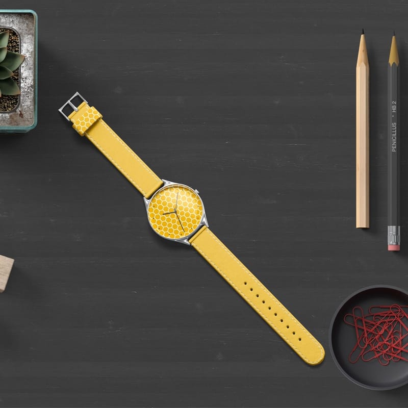 Free Smart Watch PSD Mockup