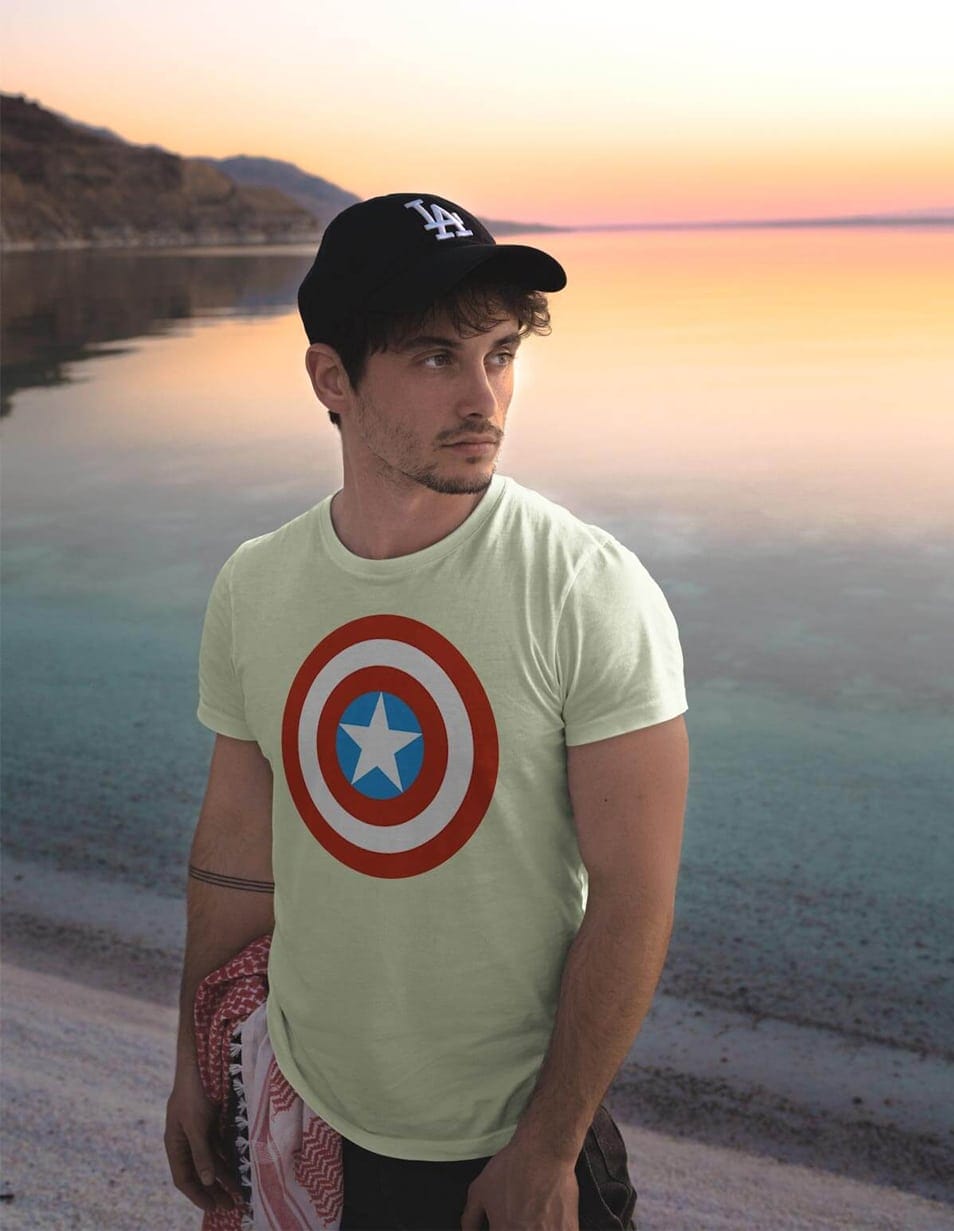 Free Man Wearing White T-Shirt Mockup PSD