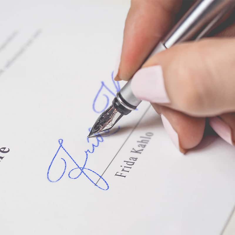 Free Female Artist Signature Mockup PSD