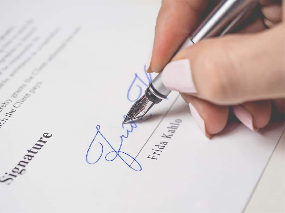 Free Female Artist Signature Mockup PSD