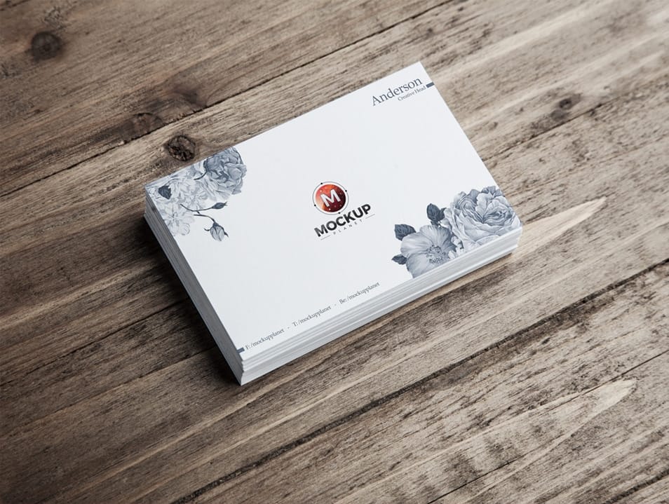 Free Business Cards on Wooden Background Mockup PSD