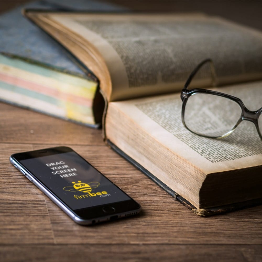 Apple iPhone 6s Vintage PSD Mockup