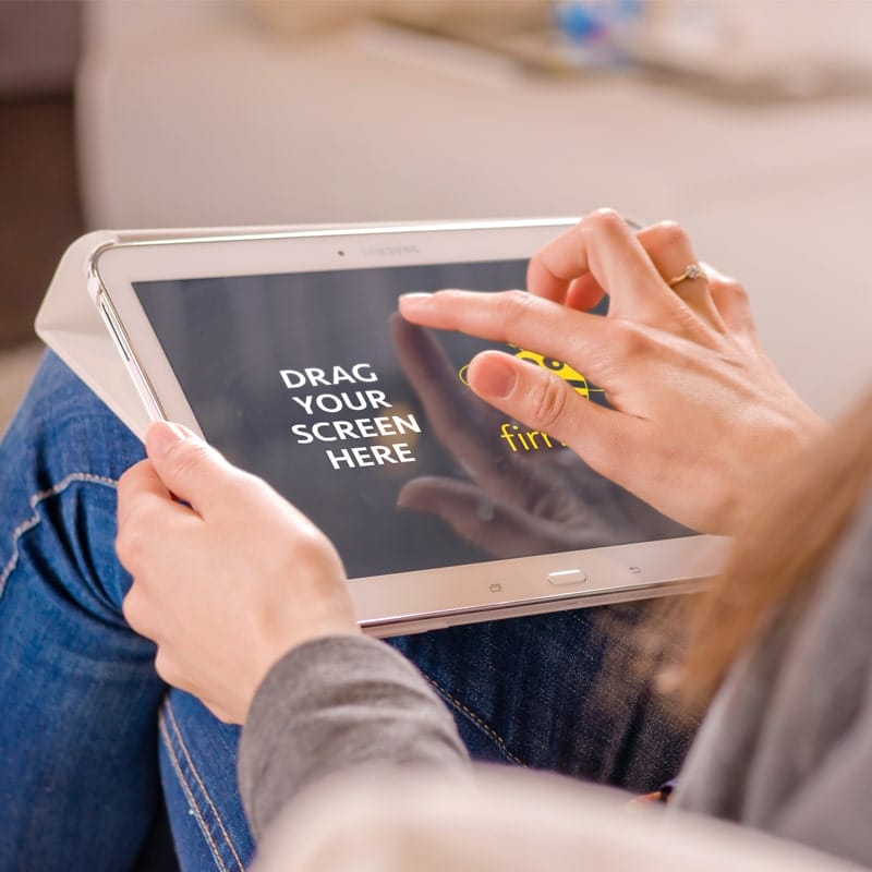 Drag Your Screen on Samsung Galaxy Tab Mockup PSD