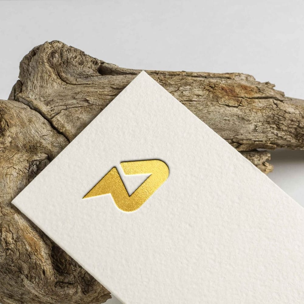 Free Gold Text Logo Mockup