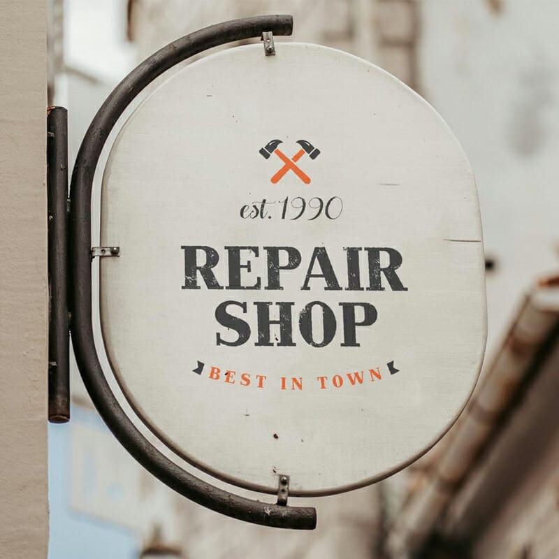 Free Vintage Round Signage Mockup PSD