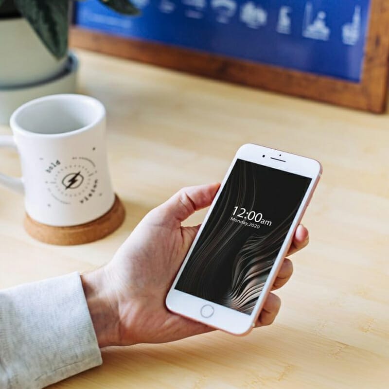 Free iPhone 6 Mockup PSD Template