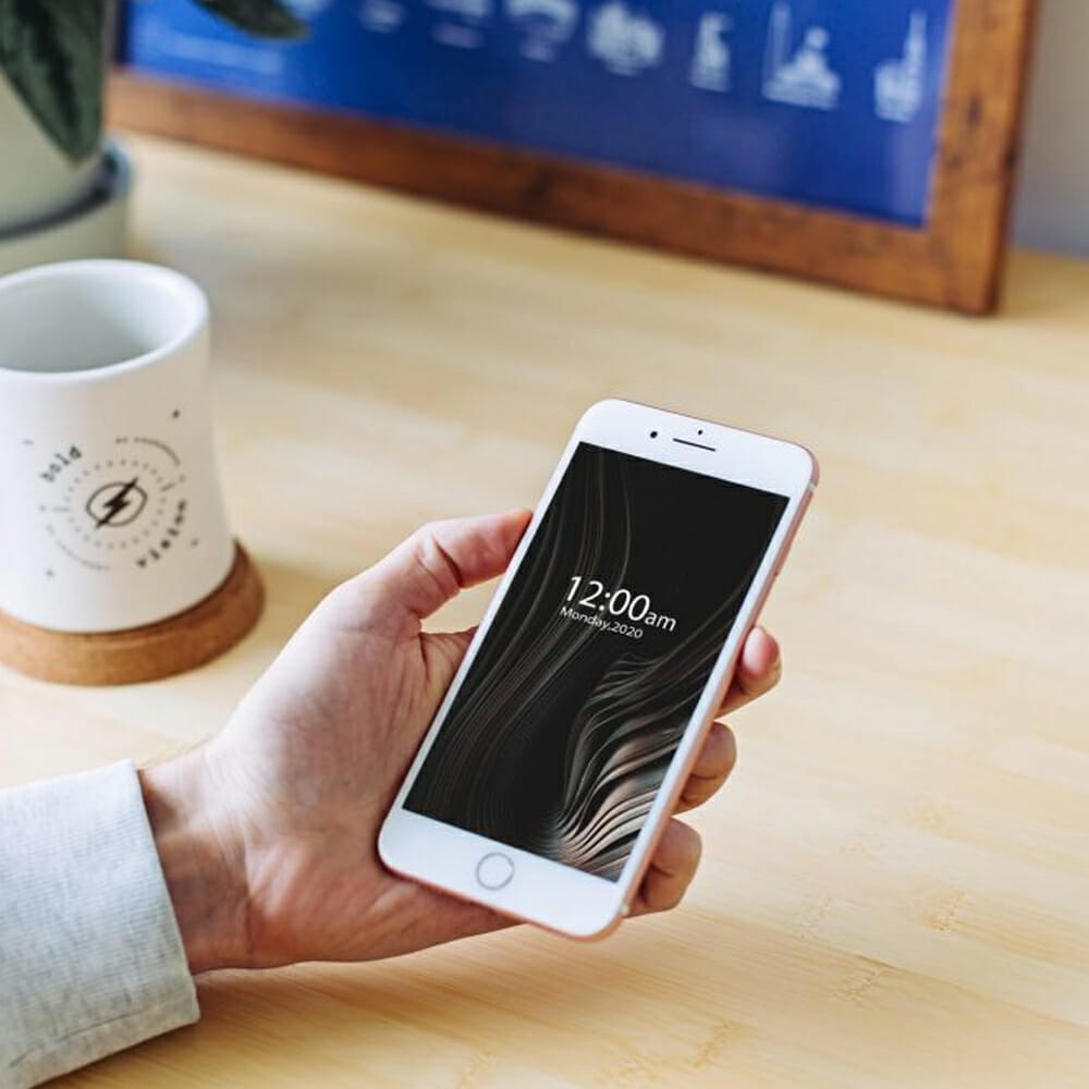 Free iPhone 6 Mockup PSD Template