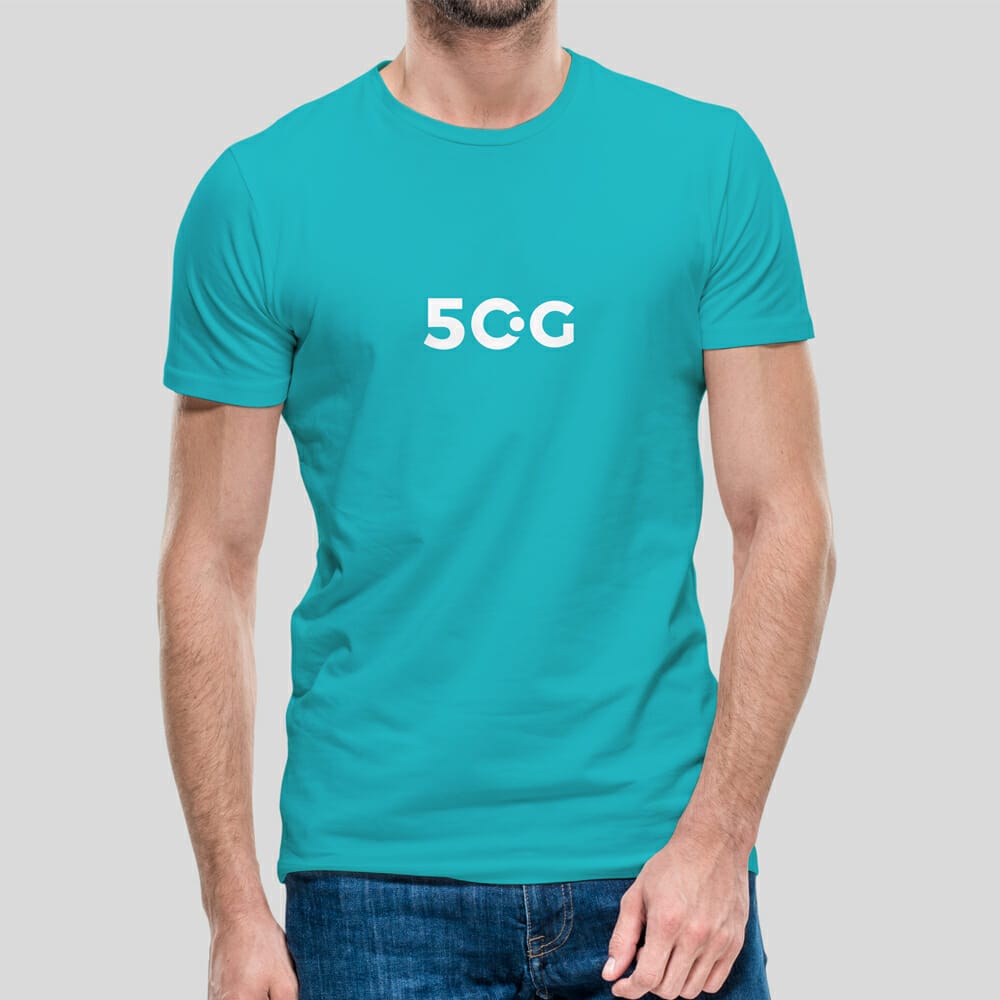 Free Young Man Wearing T-Shirt Mockup PSD