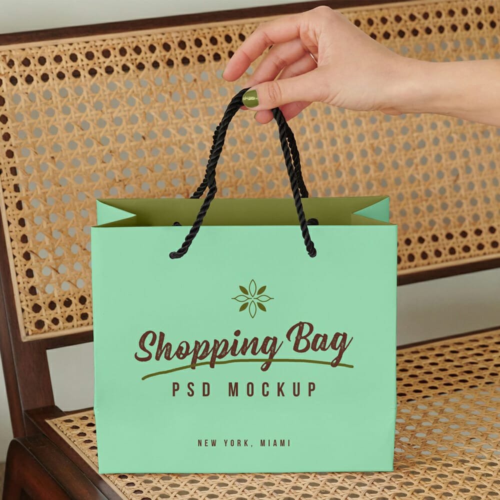 Free Hand Holding Shopping Bag Mockup PSD