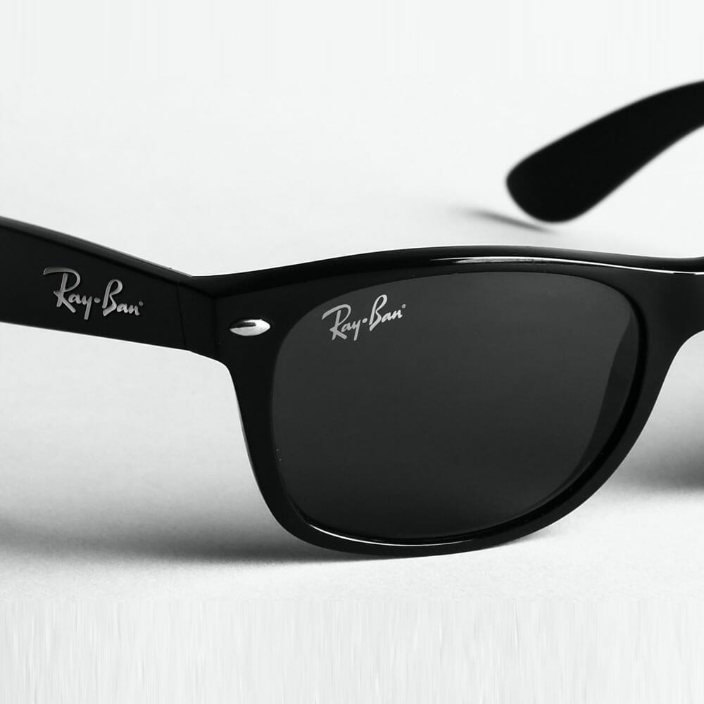 Free Glasses Company Logo Mockup PSD