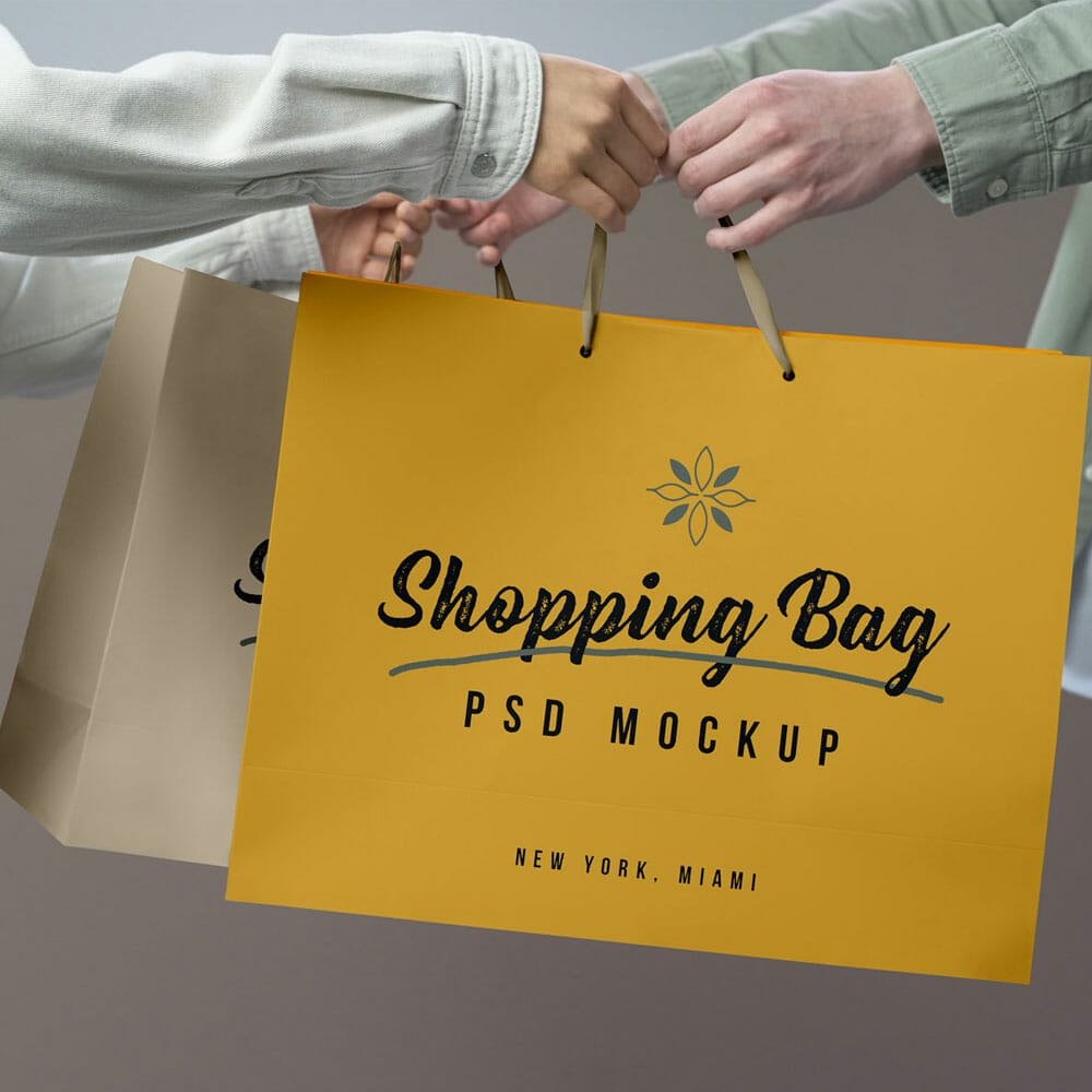Free Hand Holding Shopping Bag Mockup PSD