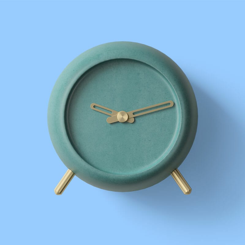 Free Round Table Clock Mockup PSD