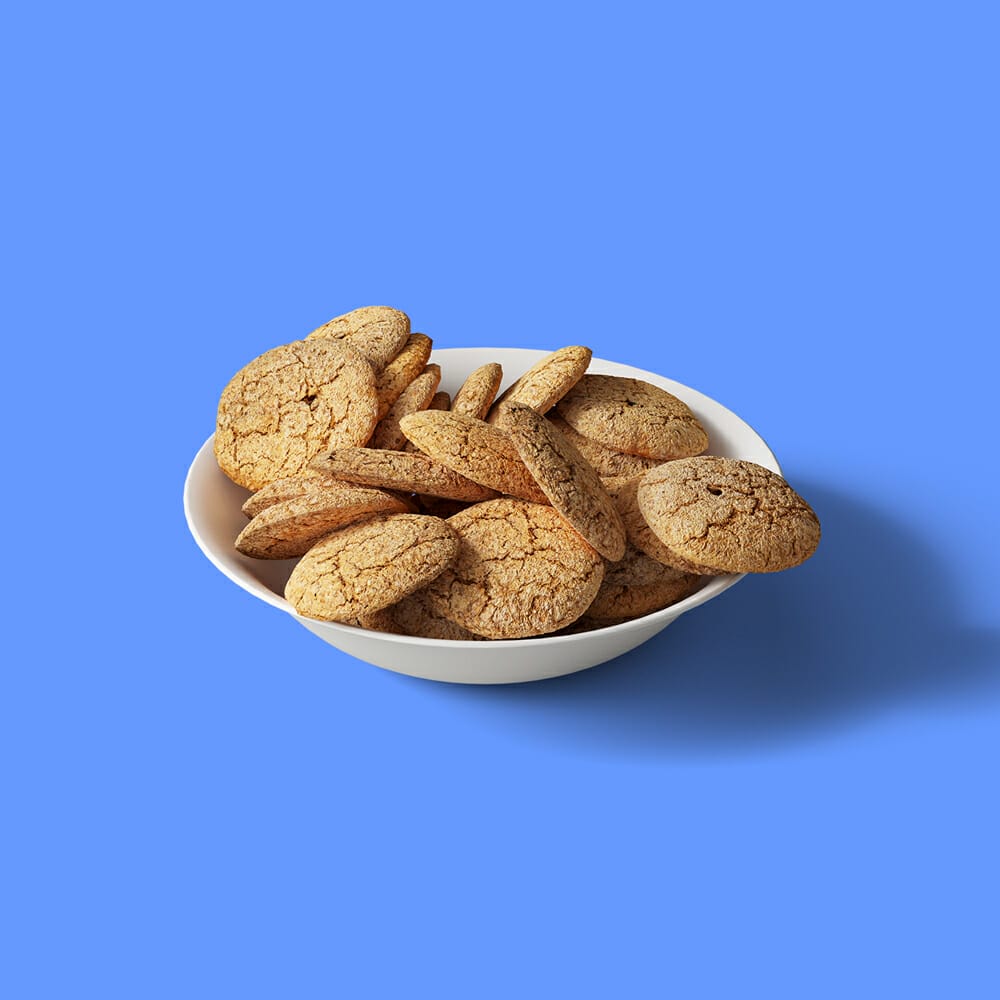 Free Oatmeal Cookies In Plate Isometric Mockup PSD