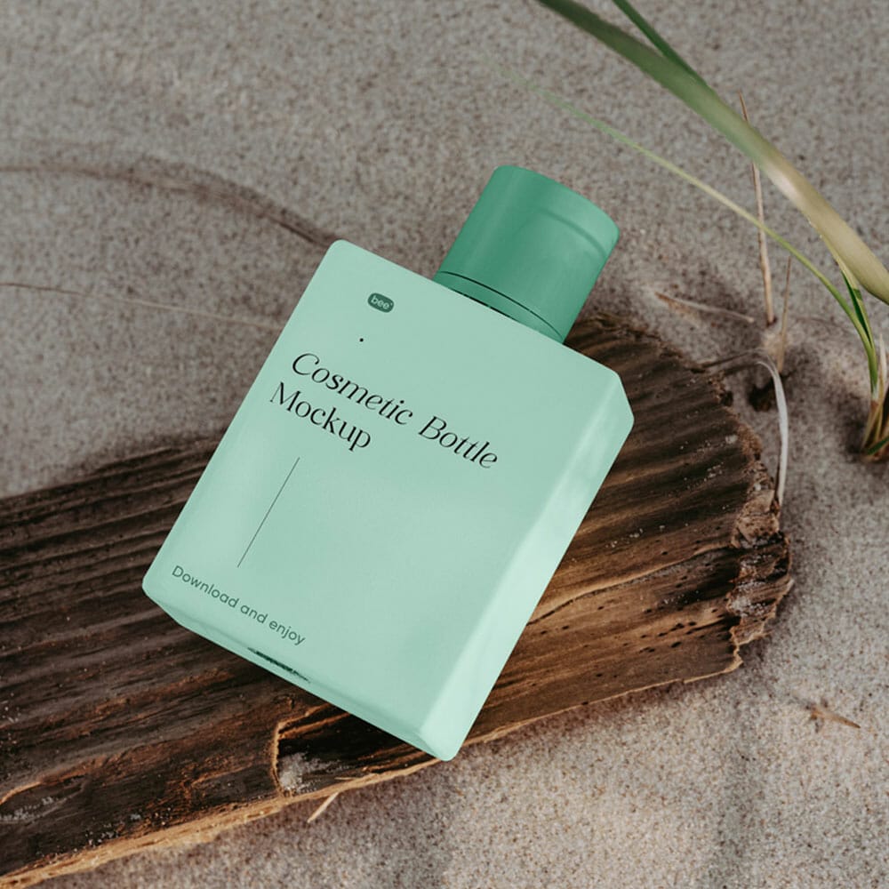 Free Perspective Bottle On Beach Mockup PSD