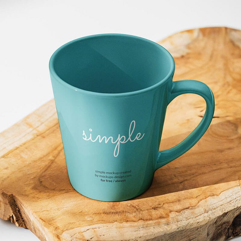 Free Ceramic Mug On A Slice Of Wood Mockup PSD