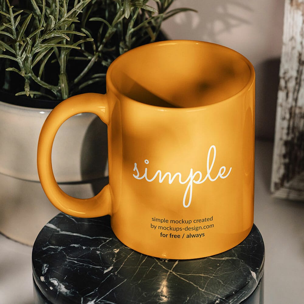 Free Mug On Marble Tile Mockup PSD