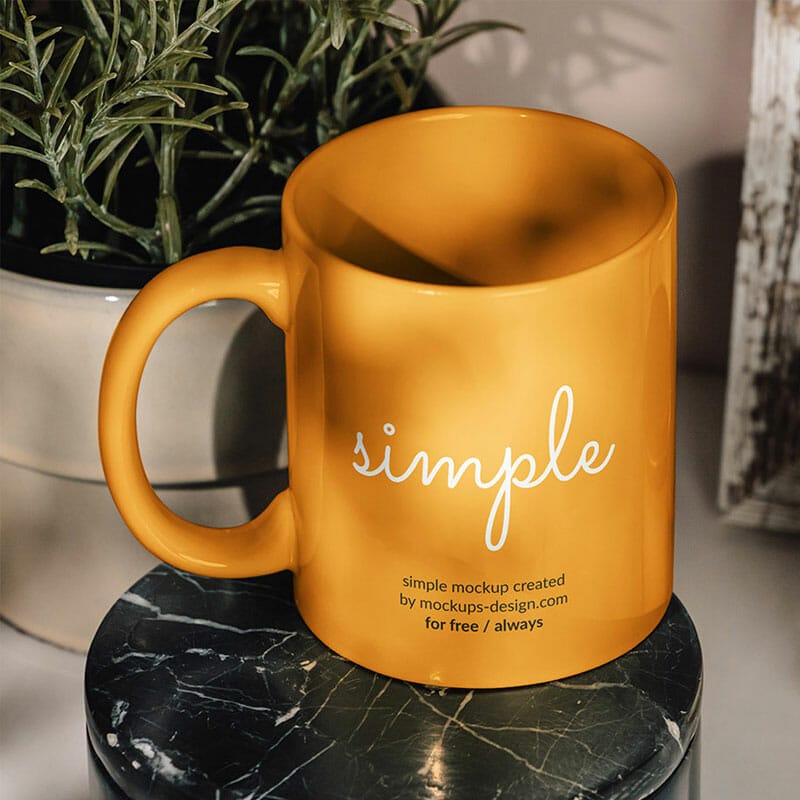 Free Mug On Marble Tile Mockup PSD