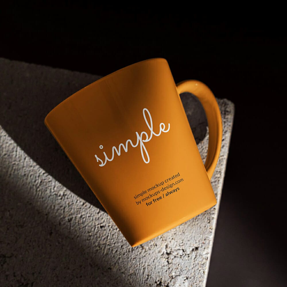 Free Mug On The Concrete Tile Mockup PSD