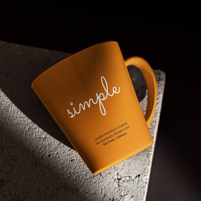 Free Mug On The Concrete Tile Mockup PSD