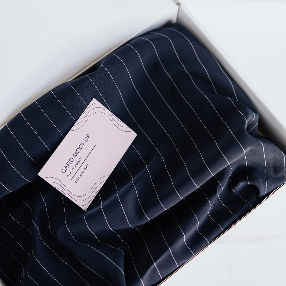 Free Business Card For Fashion Brand Mockup PSD