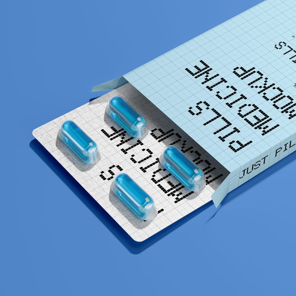 Free Pills Packaging Mockup PSD