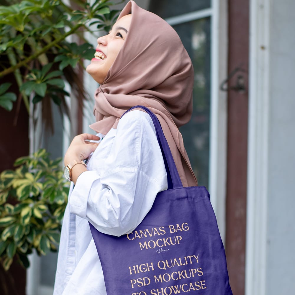 Woman Wearing Tote Bag Mockup PSD