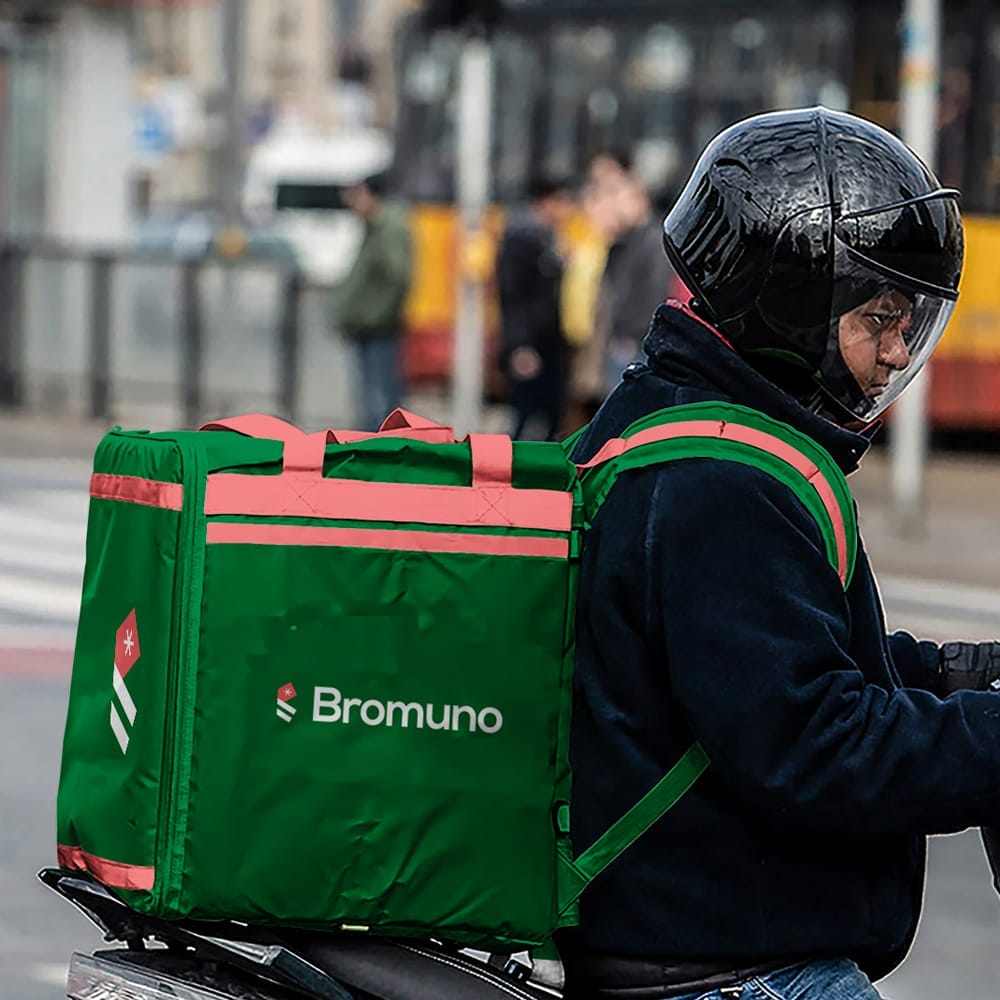 Free Courier Bag Mockup PSD